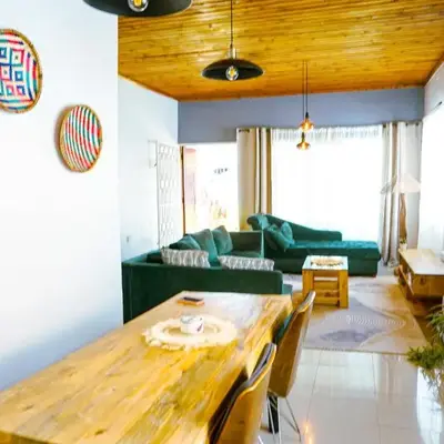 Garden Villa 5BR Home Near Road