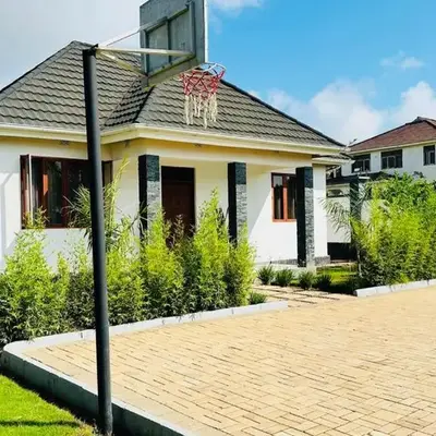 Small White House Njiro