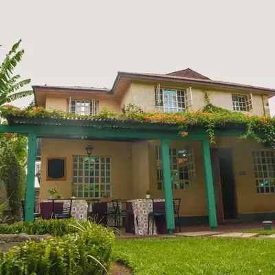 Crest Safari Lodge Bed and Breakfast